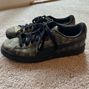 Black and gold graphic Pumas